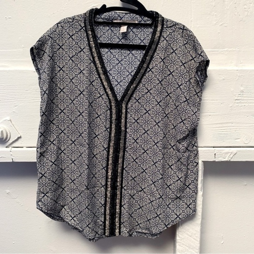 Beaded tunic top blue black v-neck blouse short sleeve BoHo tribal print medium